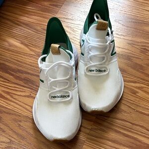 New Balance mens Sneakers in White and Green